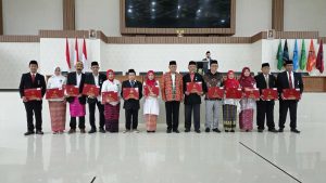 13 Dosen dan 2 Pegawai UIN Ambon Terima…