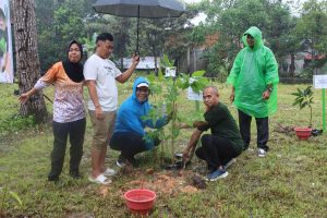 Sambut HUT RI, Civitas UIN Ambon Gelar Penanaman…